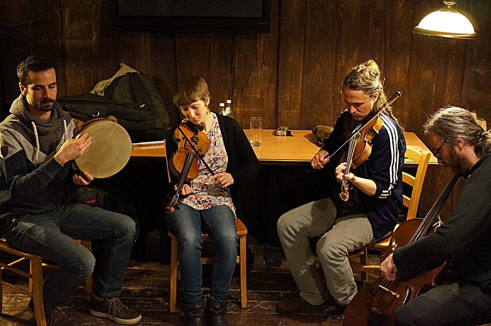 TRIO WHA + Lucie Wagner - Balfolk-Tanztaverne mit Session für Eulenspiel am 07.04.2017