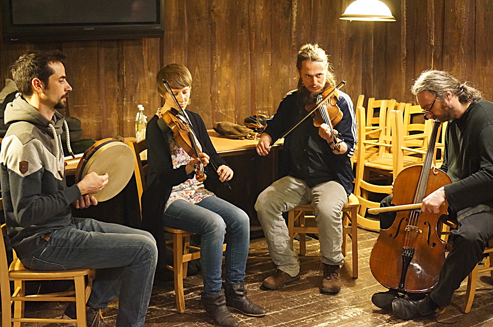TRIO WHA + Lucie Wagner - Balfolk-Tanztaverne mit Session für Eulenspiel am 07.04.2017
