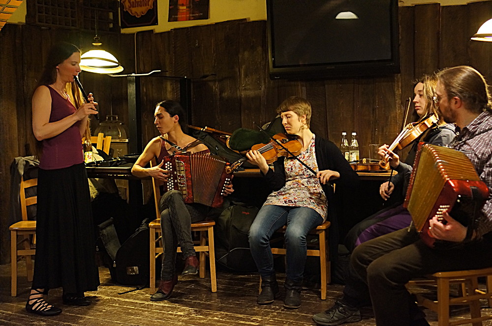 TRIO WHA + Lucie Wagner - Balfolk-Tanztaverne mit Session für Eulenspiel am 07.04.2017