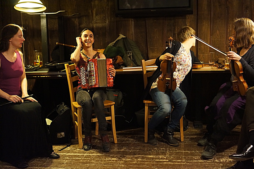 TRIO WHA + Lucie Wagner - Balfolk-Tanztaverne mit Session für Eulenspiel am 07.04.2017