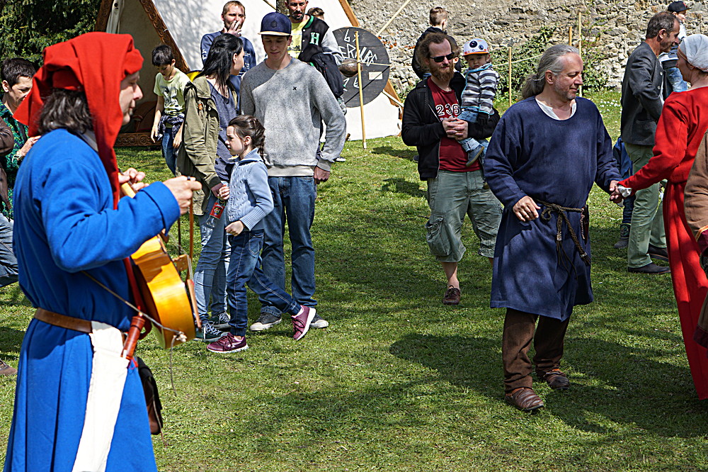 2017-04-09: Eulenspiels Spezialtanzgruppe SPEZZATO bei Auftritt auf Schloss Gloggnitz