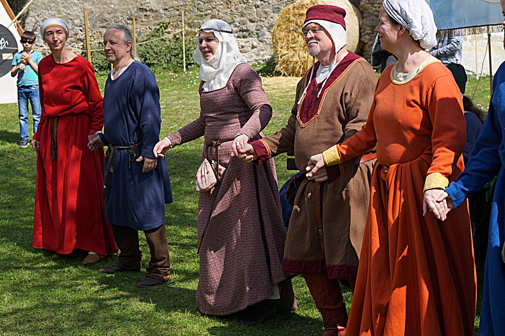 2017-04-09: Eulenspiels Spezialtanzgruppe SPEZZATO bei Auftritt auf Schloss Gloggnitz