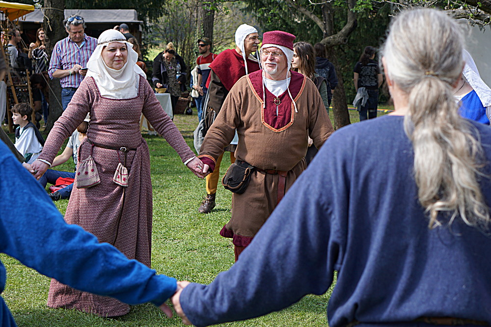 2017-04-09: Eulenspiels Spezialtanzgruppe SPEZZATO bei Auftritt auf Schloss Gloggnitz