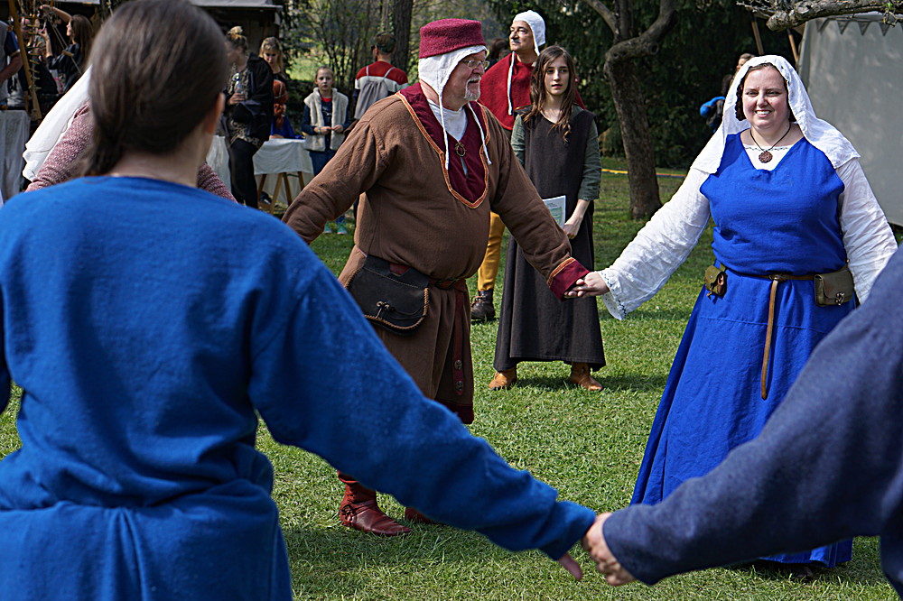 2017-04-09: Eulenspiels Spezialtanzgruppe SPEZZATO bei Auftritt auf Schloss Gloggnitz