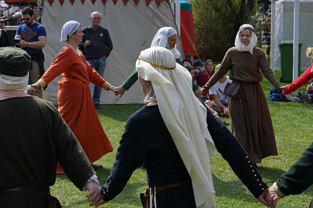 2017-04-09: Eulenspiels Spezialtanzgruppe SPEZZATO bei Auftritt auf Schloss Gloggnitz