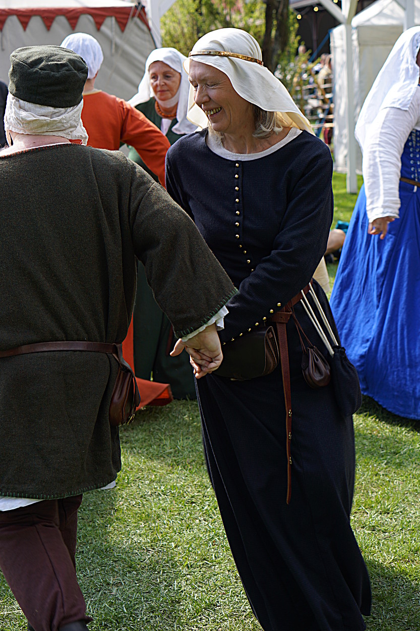 2017-04-09: Eulenspiels Spezialtanzgruppe SPEZZATO bei Auftritt auf Schloss Gloggnitz