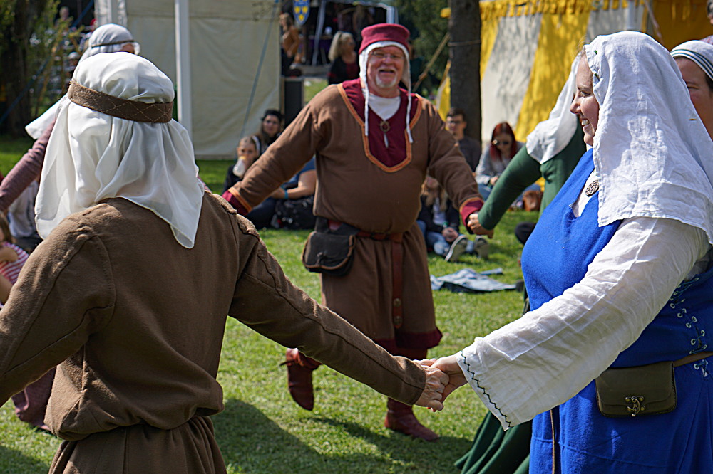 2017-04-09: Eulenspiels Spezialtanzgruppe SPEZZATO bei Auftritt auf Schloss Gloggnitz