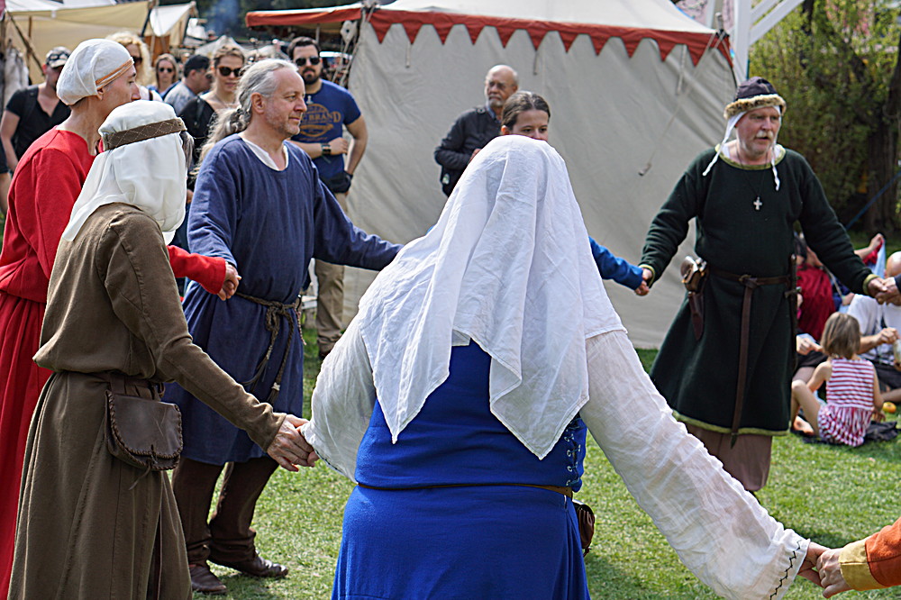 2017-04-09: Eulenspiels Spezialtanzgruppe SPEZZATO bei Auftritt auf Schloss Gloggnitz