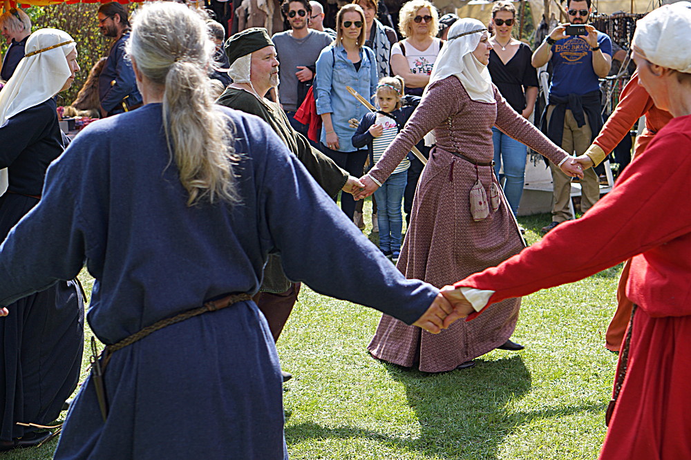 2017-04-09: Eulenspiels Spezialtanzgruppe SPEZZATO bei Auftritt auf Schloss Gloggnitz