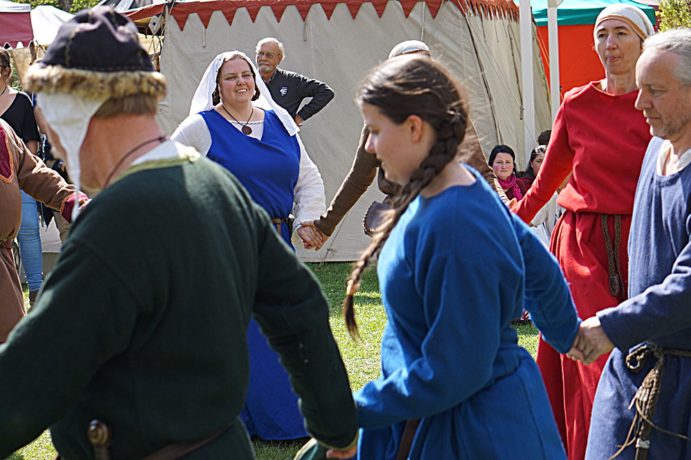 2017-04-09: Eulenspiels Spezialtanzgruppe SPEZZATO bei Auftritt auf Schloss Gloggnitz