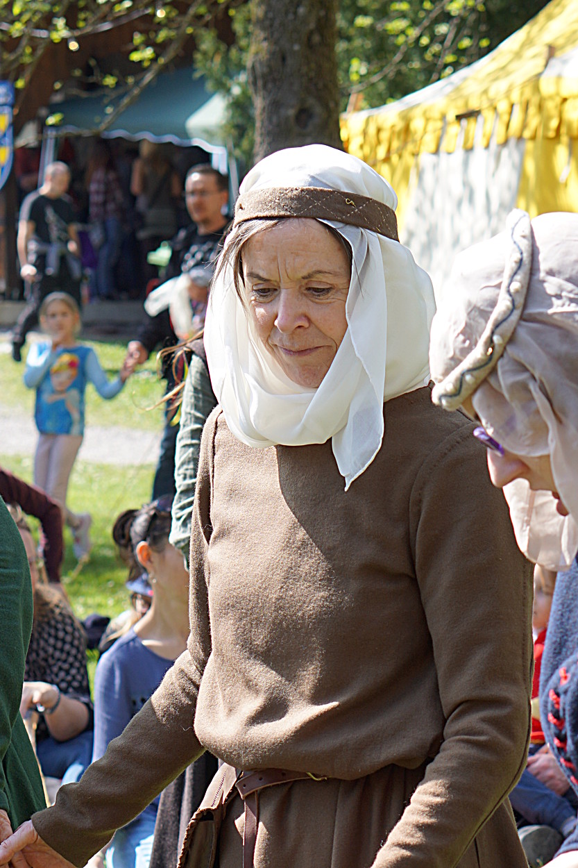 2017-04-09: Eulenspiels Spezialtanzgruppe SPEZZATO bei Auftritt auf Schloss Gloggnitz