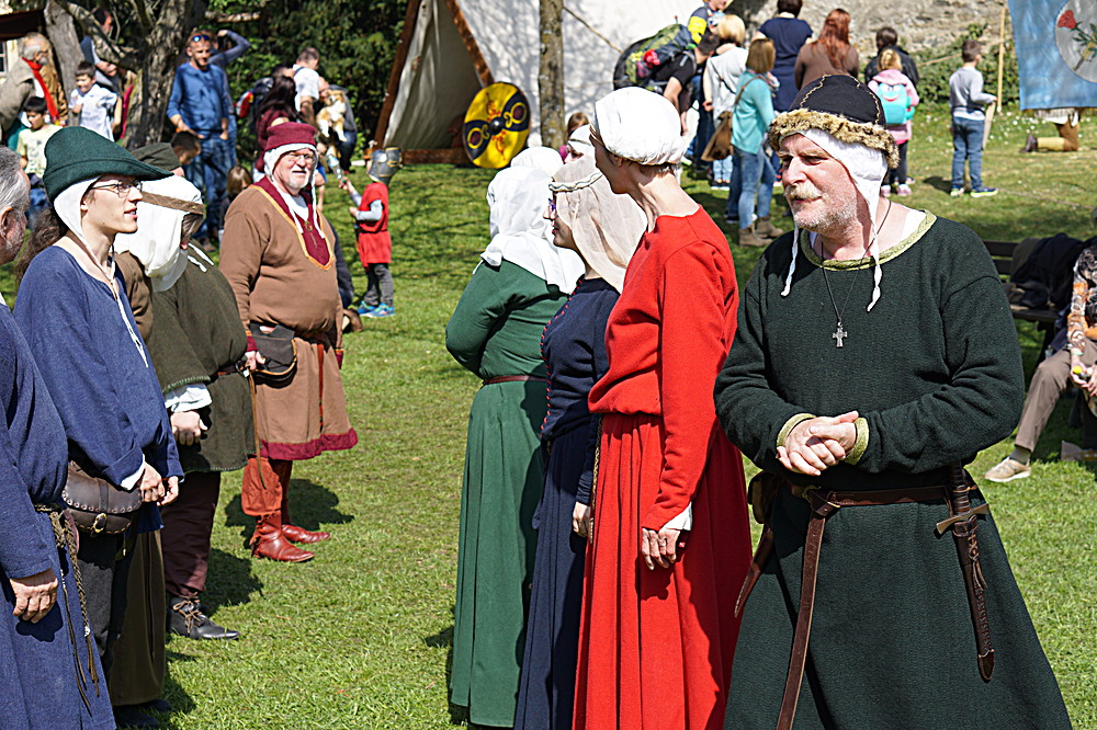 2017-04-09: Eulenspiels Spezialtanzgruppe SPEZZATO bei Auftritt auf Schloss Gloggnitz