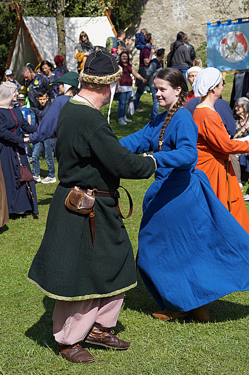 2017-04-09: Eulenspiels Spezialtanzgruppe SPEZZATO bei Auftritt auf Schloss Gloggnitz