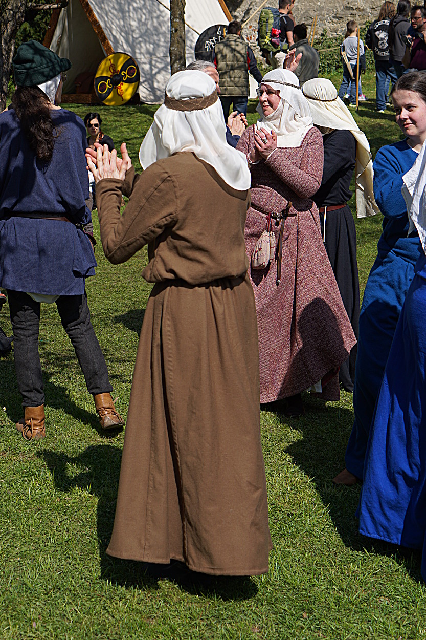 2017-04-09: Eulenspiels Spezialtanzgruppe SPEZZATO bei Auftritt auf Schloss Gloggnitz