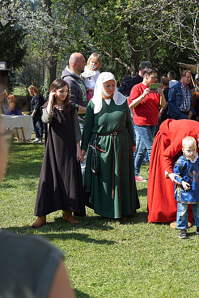 2017-04-09: Eulenspiels Spezialtanzgruppe SPEZZATO bei Auftritt auf Schloss Gloggnitz