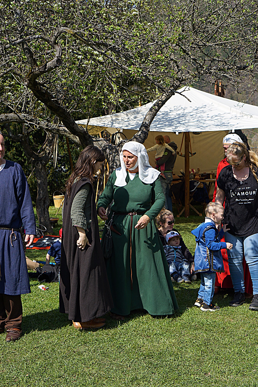 2017-04-09: Eulenspiels Spezialtanzgruppe SPEZZATO bei Auftritt auf Schloss Gloggnitz