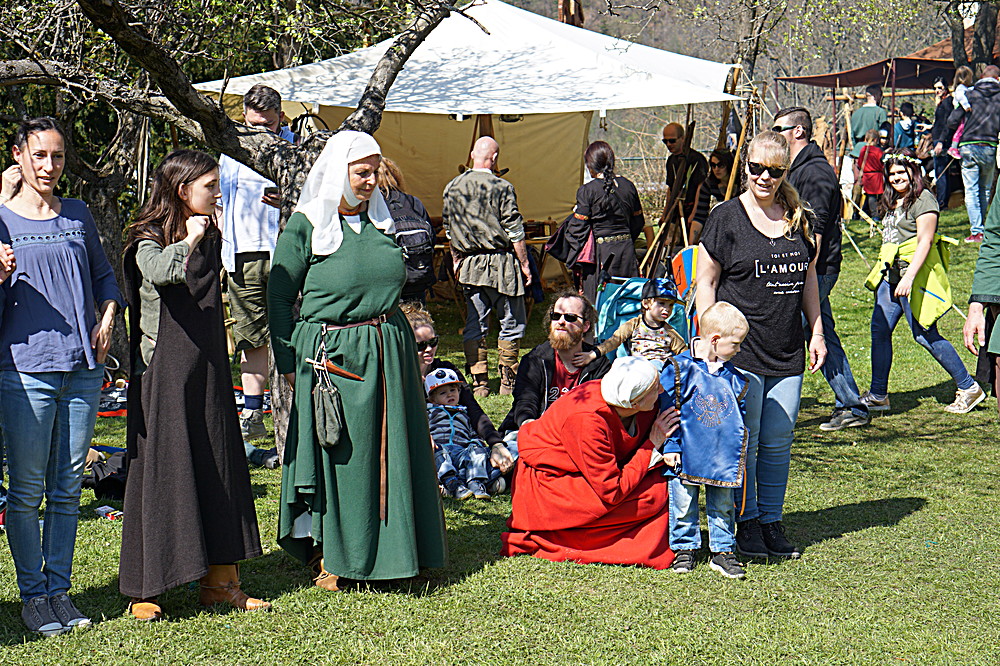 2017-04-09: Eulenspiels Spezialtanzgruppe SPEZZATO bei Auftritt auf Schloss Gloggnitz