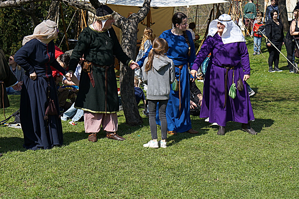 2017-04-09: Eulenspiels Spezialtanzgruppe SPEZZATO bei Auftritt auf Schloss Gloggnitz