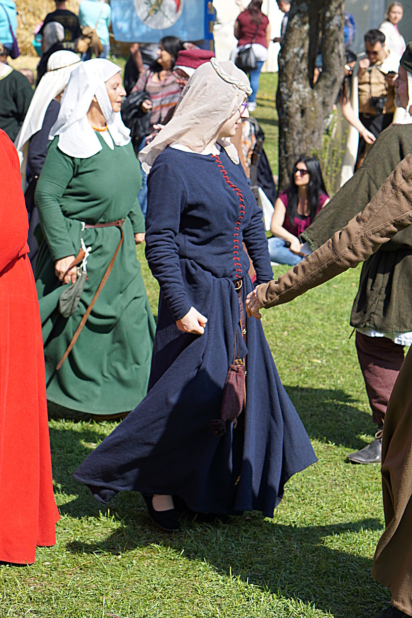 2017-04-09: Eulenspiels Spezialtanzgruppe SPEZZATO bei Auftritt auf Schloss Gloggnitz