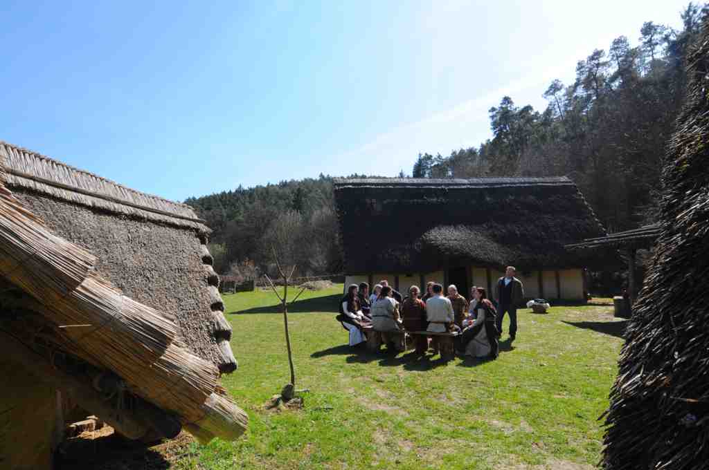 2010-04-04 Ostara im Germanengehöft Elsarn