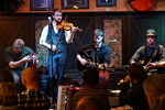 Image: "BREAKING STRINGS" (D) - Große FOLK-PUB-TAVERNE + SESSION (von SABINE S)