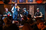 Bild: "BREAKING STRINGS" (D) - Große FOLK-PUB-TAVERNE + SESSION (von SABINE S)